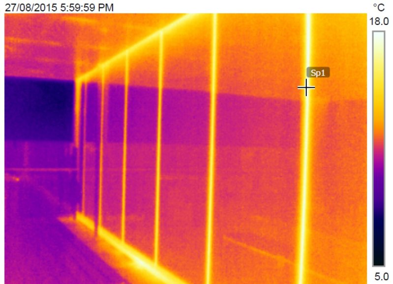 Puente térmico visto con una cámara termográfica.